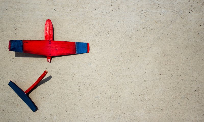 Comparativa entre Pelotas Voladoras y Otros Juguetes Voladores para Niños