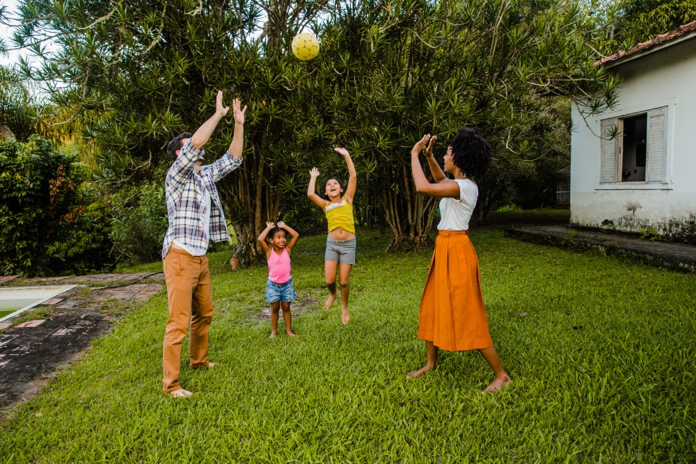 Juegos Divertidos y Creativos para Jugar con Tu Bola Voladora en Familia